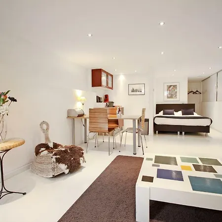 ゲストハウス Romantic Jordaan Canalsuite Near Anne Frank House 3*
